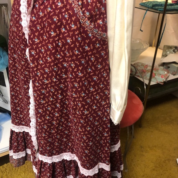 Vintage 1970’s handmade Gunne Sax style skirt / burgundy calico, button front - Picture 4 of 8